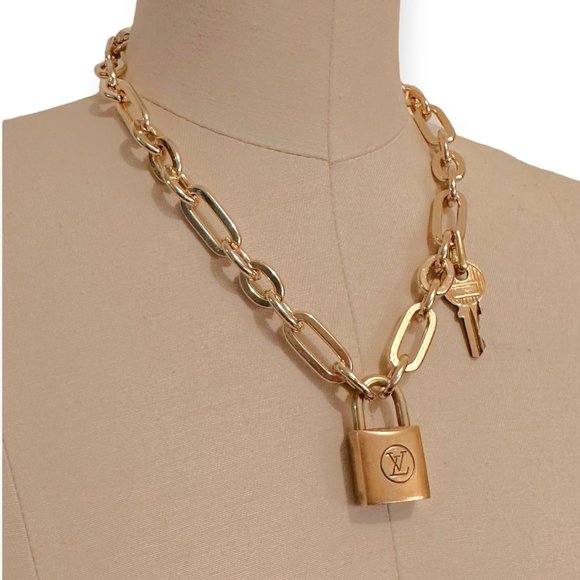 LOUIS VUITTON Padlock Necklace - Picture 6 of 6